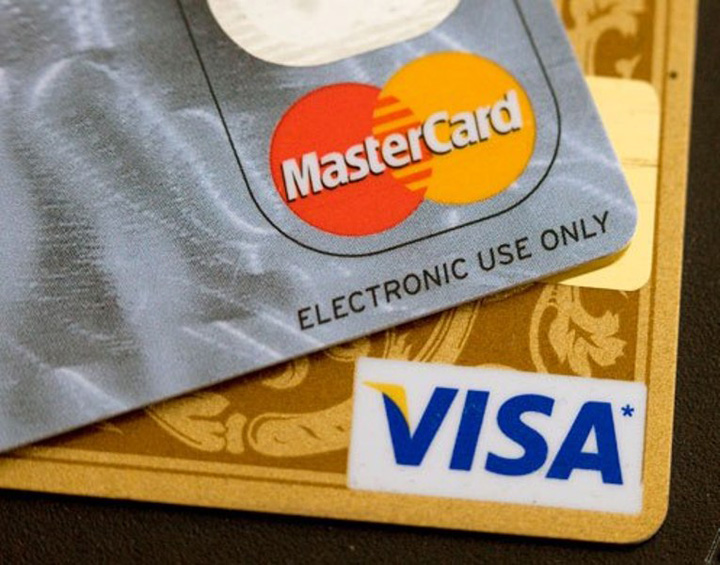 Romania va taia in acest an comisioanele Visa si MasterCard