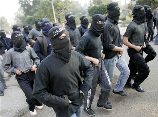 Decizie istorica: 529 de egipteni pro-Morsi au fost condamnati la moarte!
