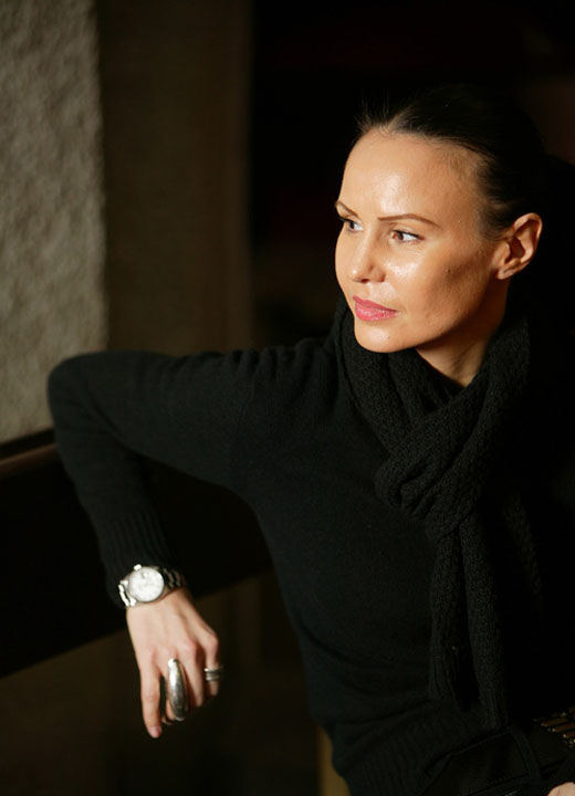 Monica Petrica, momita cu 1.000 de dolari sa-si vanda inelul