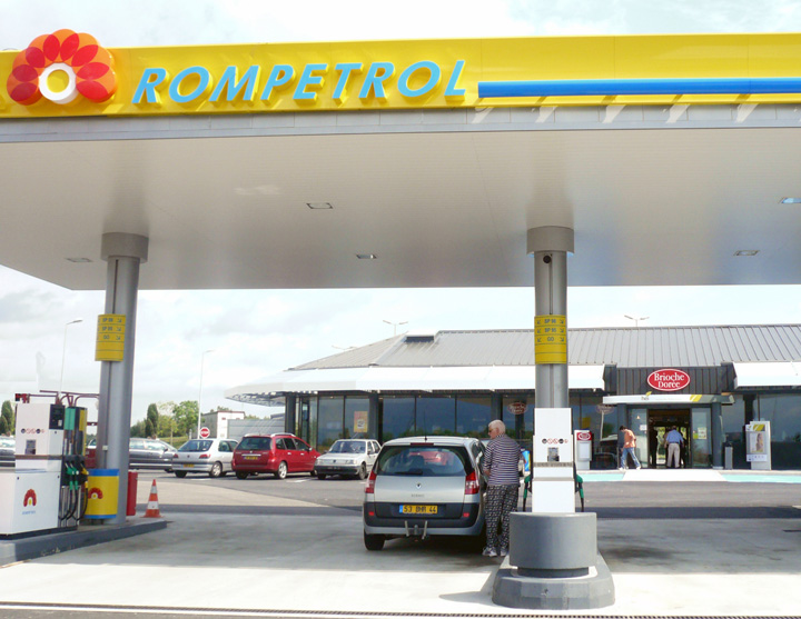 Grupul Rompetrol isi schimba numele in KazMunayGaz International