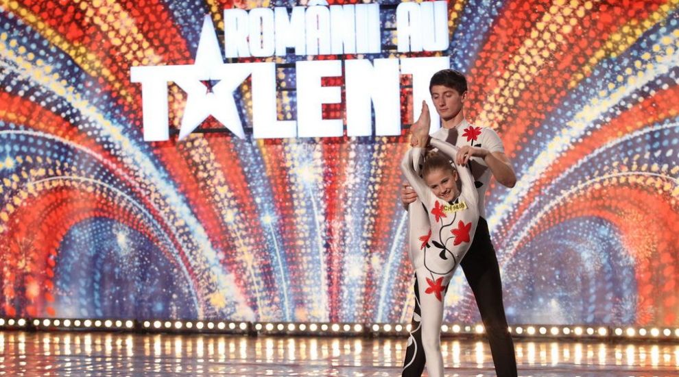 Acrobatii de cinci stele la „Romanii au talent”: Ecaterina si Victor au facut senzatie pe scena (VIDEO)