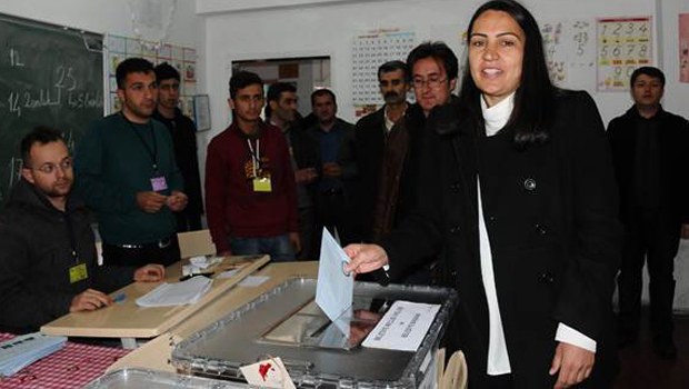 Rezultatele neoficiale la alegerile municipale din Turcia: AKP, pe primul loc!