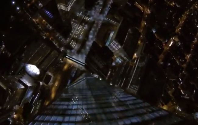 Au fost arestati dupa ce au sarit de pe cel mai inalt turn din New York!