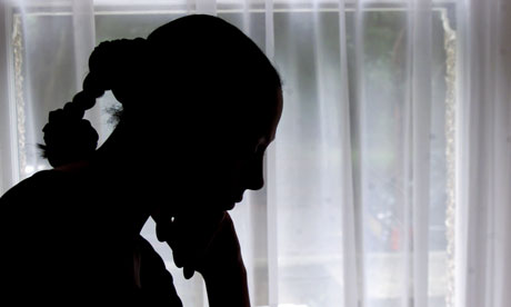O angajata la stat il acuza pe director de hartuire sexuala