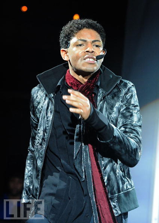 Cantaretul Brandon Howard sustine ca e fiul lui Michael Jackson!