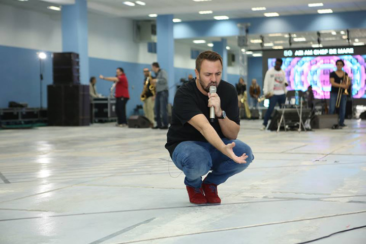 Horia Brenciu are nevoie de 23 de TIR-uri pentru concert