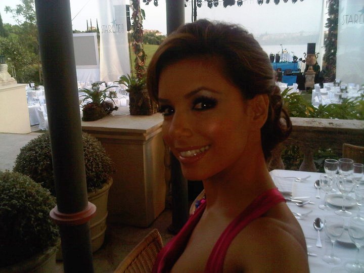 „Nevasta disperata” Eva Longoria se simte mai sexy ca oricand la 39 de ani!