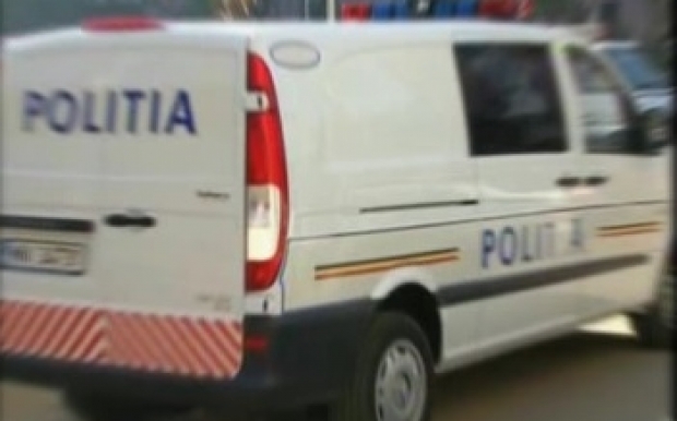 Mama unui jurnalist, amenintata de interlopi in propria casa