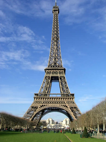 Turnul Eiffel a implinit 125 de ani