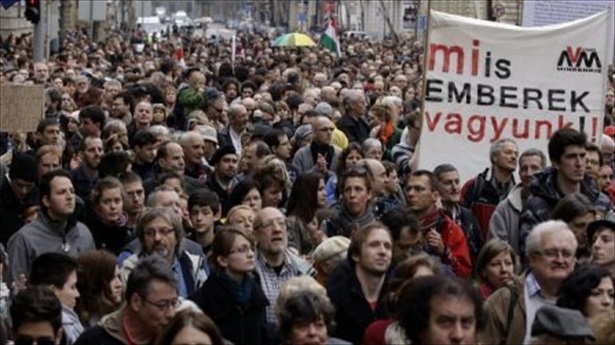 Nebunie totala la Budapesta! Sute de mii de maghiari au iesit in strada