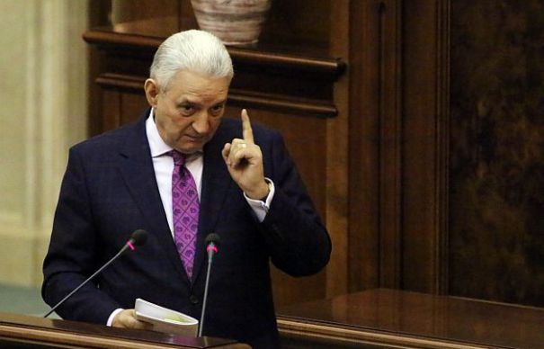 Ilie Sarbu: Ce sa mai faca Basescu, decat sa ia un pistol si sa impuste pe cineva?