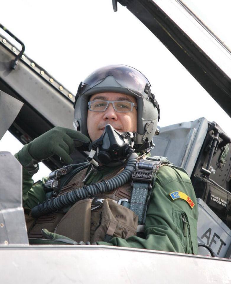 Ponta, dupa ce a zburat cu un F-16: Experienta a intrat direct pe locul 1 in topul meu!