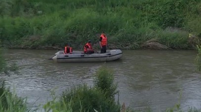 Doi tineri s-au inecat in Mures, dupa ce s-au rasturnat cu barca!