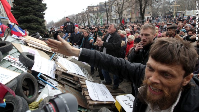Ucraina a semnat decretul: Fortele speciale pot prelua cu forta cladirile ocupate de separatisti!