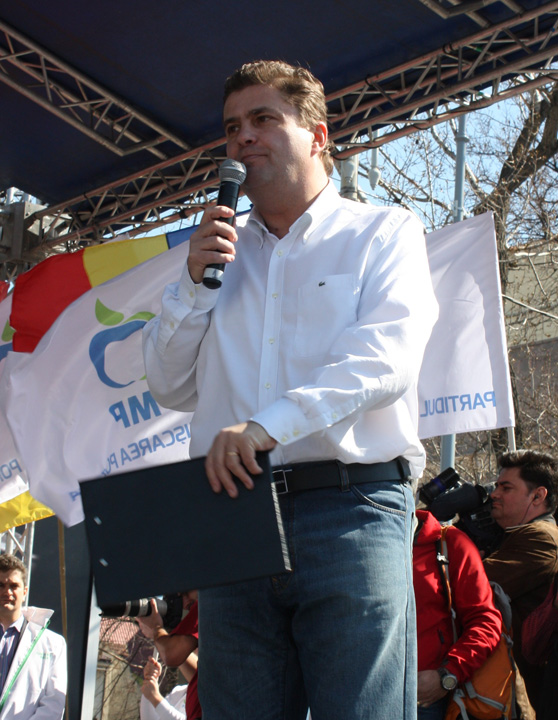 Florin Popescu s-a trezit cu casa sub sechestru