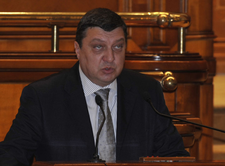 Atanasiu: Ponta, prins intre ciocanul PSD si nicovala UE