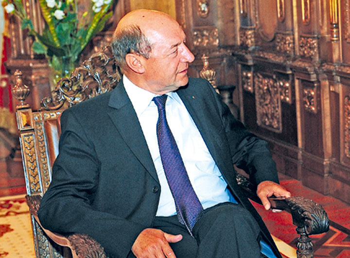 Traian Basescu in fotoliu - Ziarul National