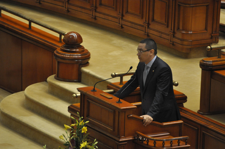 Ponta si Basescu s-au duelat in Parlament