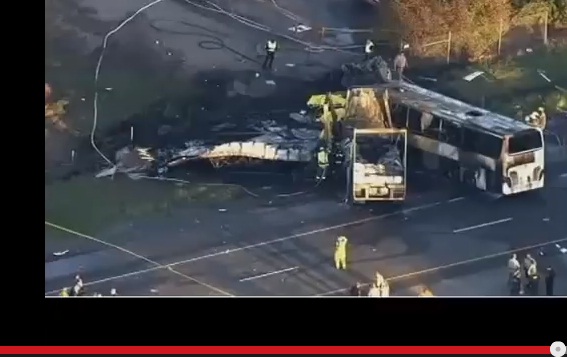 Accident cumplit. Autocar cu elevi, lovit de un camion: 9 morti si zeci de raniti, in SUA (VIDEO)