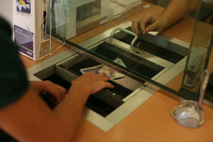 Euro atinge un nou nivel record: 4,8127 lei