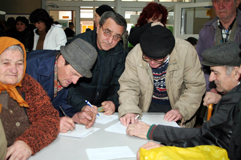Pensionarii români, puşi pe drumuri! Cine trebuie să ducă acte la Casa de Pensii