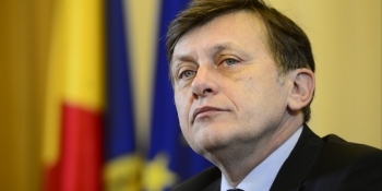 Antonescu: Anuntul privind demisia mea din partid a pus PNL in centrul campaniei pentru europarlamentare