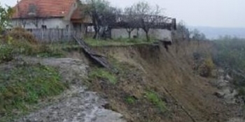 Dambovita: 25 de hectare de teren, afectate de alunecarile de teren