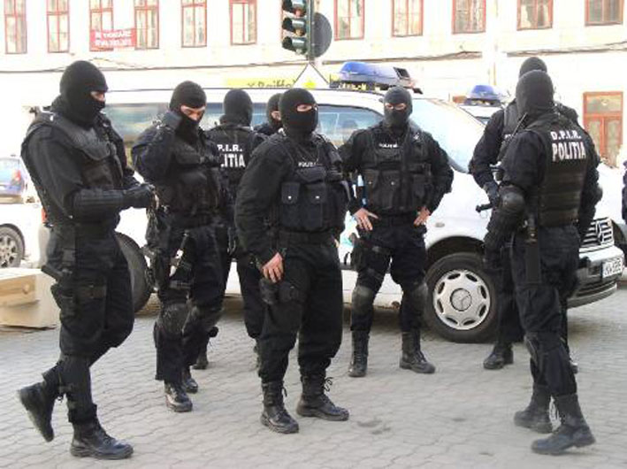 Actiune de amploare a oamenilor legii/ peste 60 de perchezitii in Capitala, Ilfov si Braila