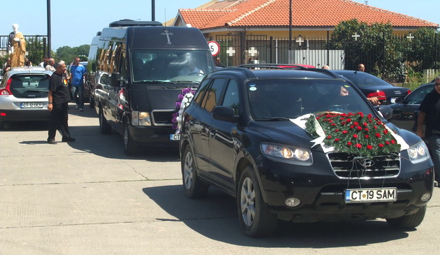 Tinerele decedate in incediul din Constanta, conduse pe ultimul drum!