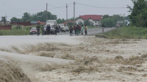 MApN: Peste 2.000 de militari, gata sa intervina in zonele aflate sub avertizari de ploi si inundatii