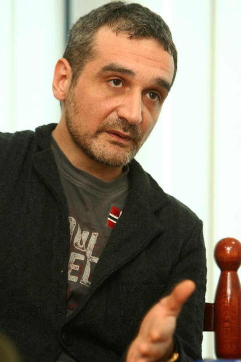 lazaroiu - Ziarul National Sebastian Lazaroiu este ferm convins ca Victor Ponta va distruge partidul pe care-l conduce