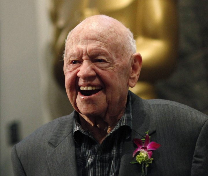 Mickey Rooney, “inmormantat” de doua ori