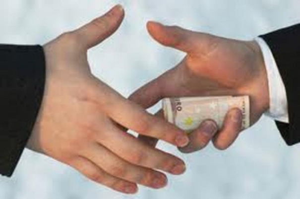 Comisar de la Garda Financiara Bihor, trimis in judecata pentru trafic de influenta