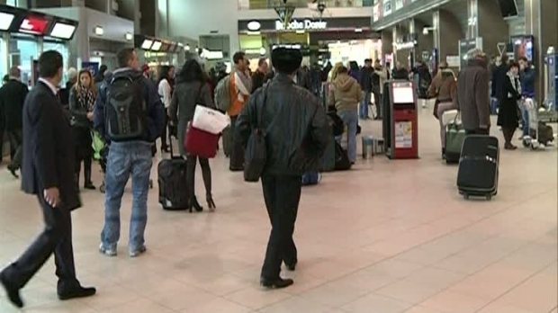 Peste 150 de persoane, blocate pe Aeroportul Otopeni!
