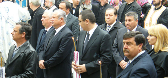 Victor Ponta, impreuna cu liderii USD si Mugur Isarescu, in vizita la Patriarhul Daniel