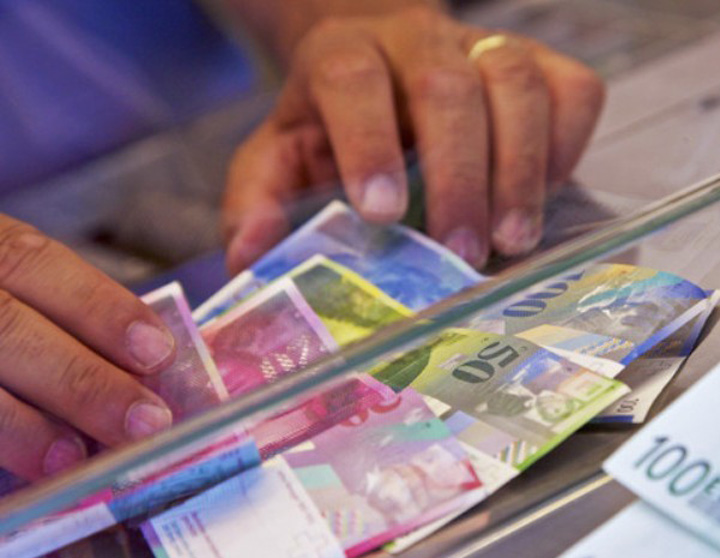 Banca UBS, anchetata pentru spalare de bani si crima organizata
