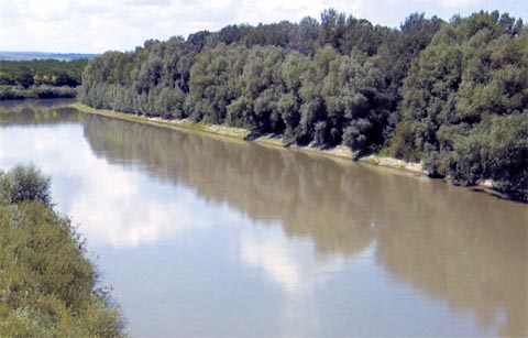 Specialistii avertizeaza: Pericol de inundatii in cazul raurilor din trei judete