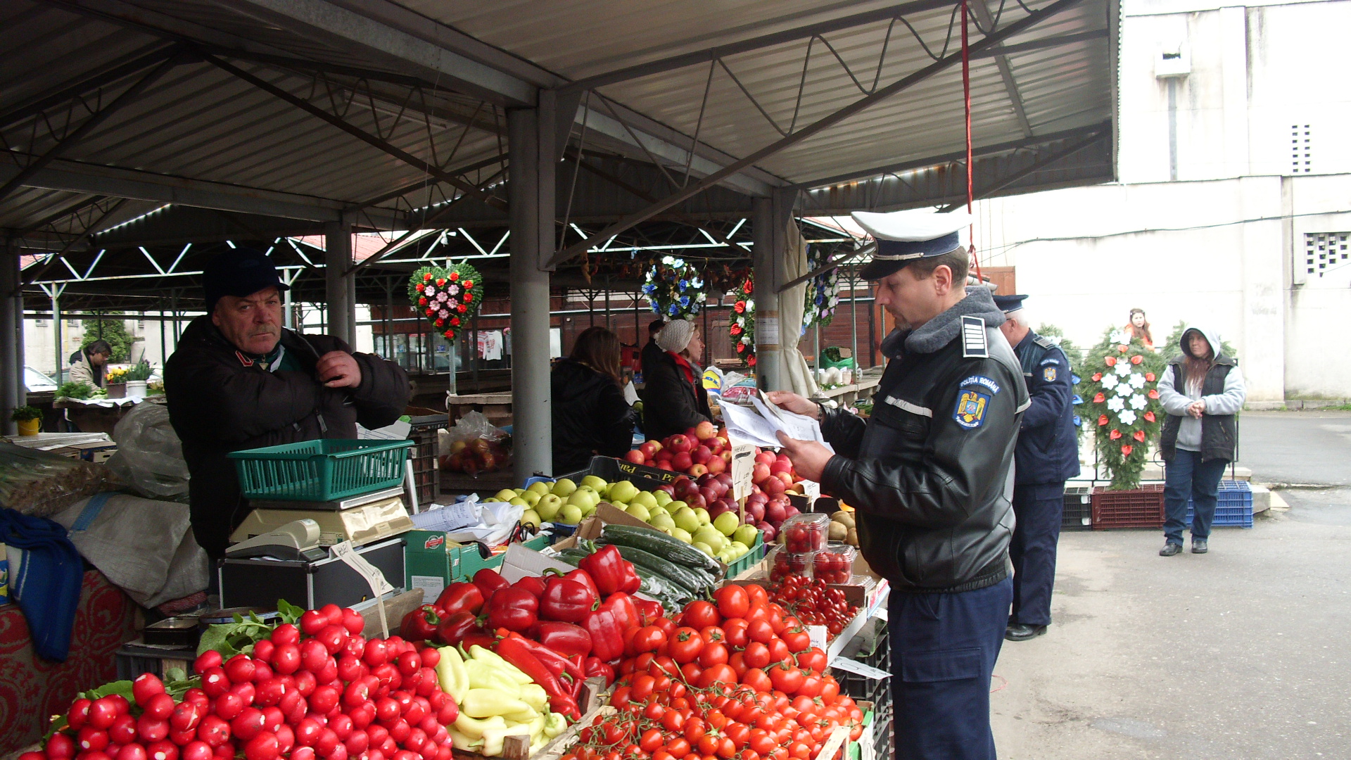 Razie in pietele din Capitala: 200 kg de carne si 900 de litri de alcool, confiscate!