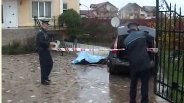 Sfarsit cumplit pentru un barbat din Pitesti: A fost strivit de masina pe care o repara!