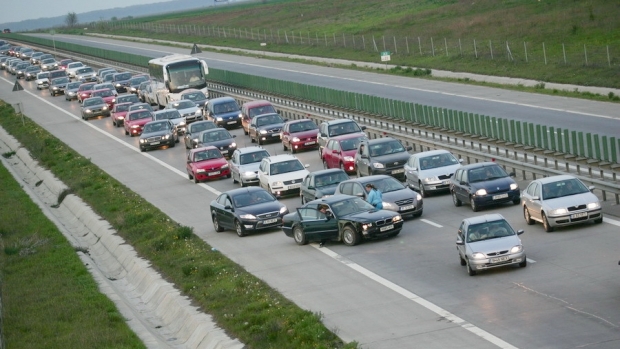 Traficul rutier pe autostrazile A1, A2 si pe DN 1, supravegheat cu ajutorul unui elicopter