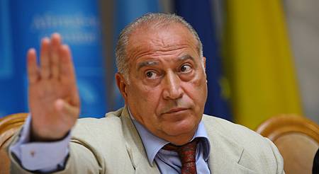 Dan Voiculescu, sah la Daniel Constantin