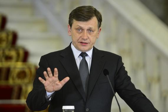 Antonescu: Merg la noi discutii cu liderii PPE in iunie