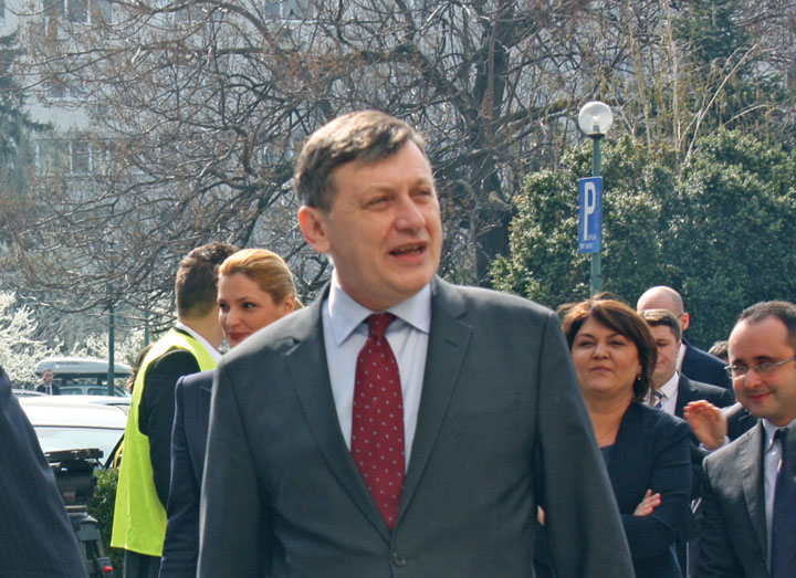 Crin Antonescu - RICA PETRESCU_1 - Ziarul National