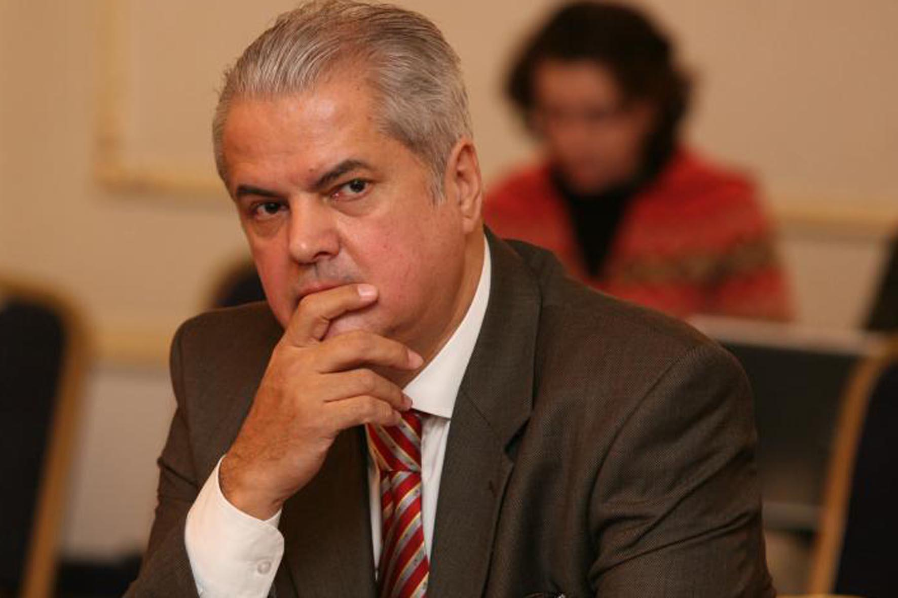Adrian Nastase, in fata procurorilor
