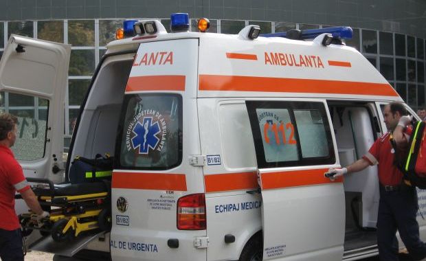 DN1: Un barbat a murit, dupa ce masina pe care o conducea s-a ciocnit cu o ambulanta!