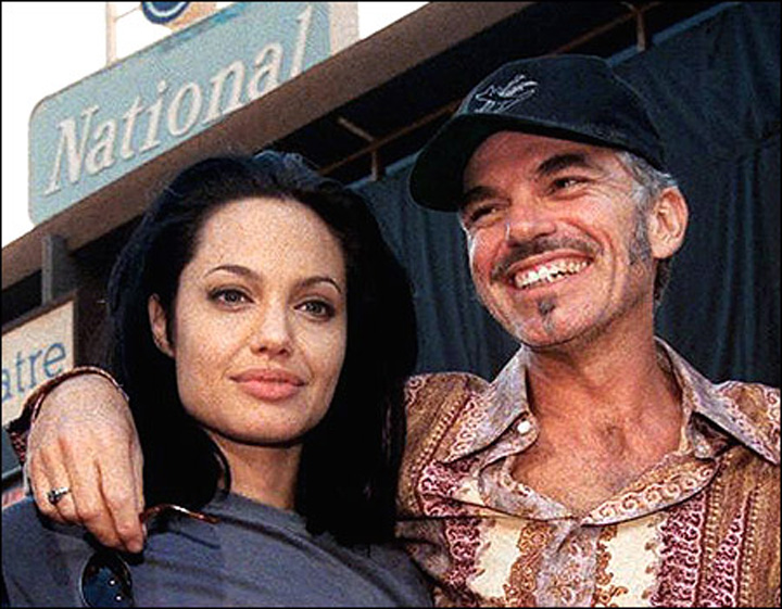 Angelina Jolie nu renunta la fostul sot
