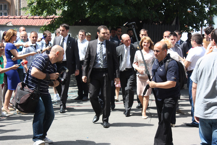Basescu si Ponta si-au luat portia de huiduieli