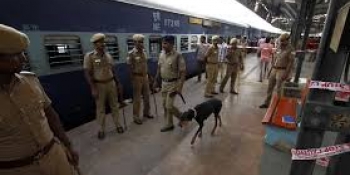 Cel putin 13 morti si peste 100 de raniti in urma deraierii unui tren din India