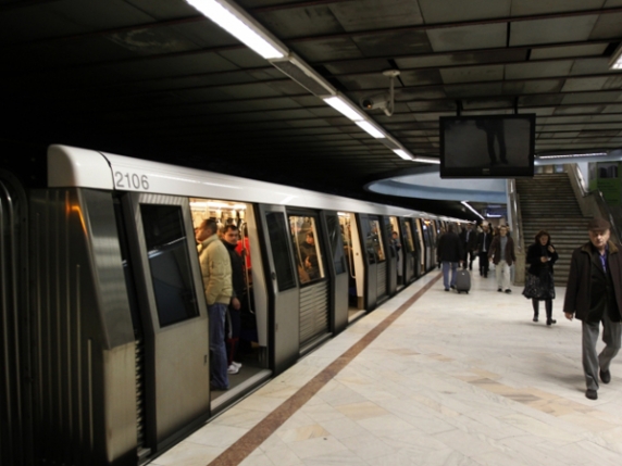 O persoana a fost grav ranita, dupa ce a fost lovita de metrou in statie la Universitate!