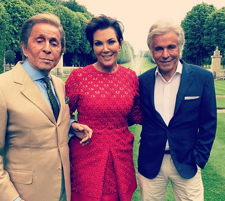 mama kim kardashian si valentino - Ziarul National